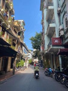 Bán nhà lô góc 3 mặt thoáng, ngõ rộng 4m, ô tô đỗ cửa, cách phố Tôn Đức Thắng 50m. Diện tích 56m² (5m mặt tiền), giá  8.6 tỷ